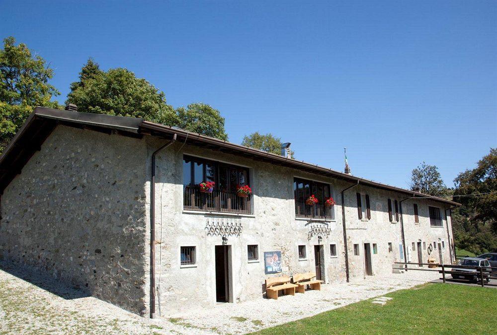 Rifugio Alpetto Di Torno Vandrarhem Sormano Exteriör bild